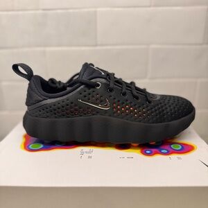 Nike Mind 002 Black Chrome - Hyper Crimson women’s Sz 6.5